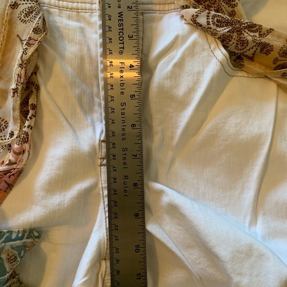 CHEROKEE | Capris white denim jean,fabric tie belt,back pockets,accent stitching - Picture 5 of 11